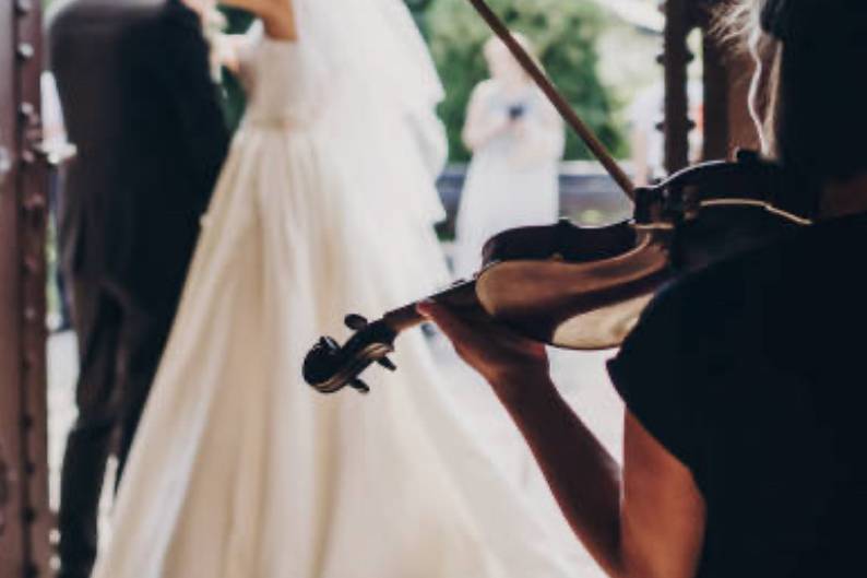 Tocando en boda