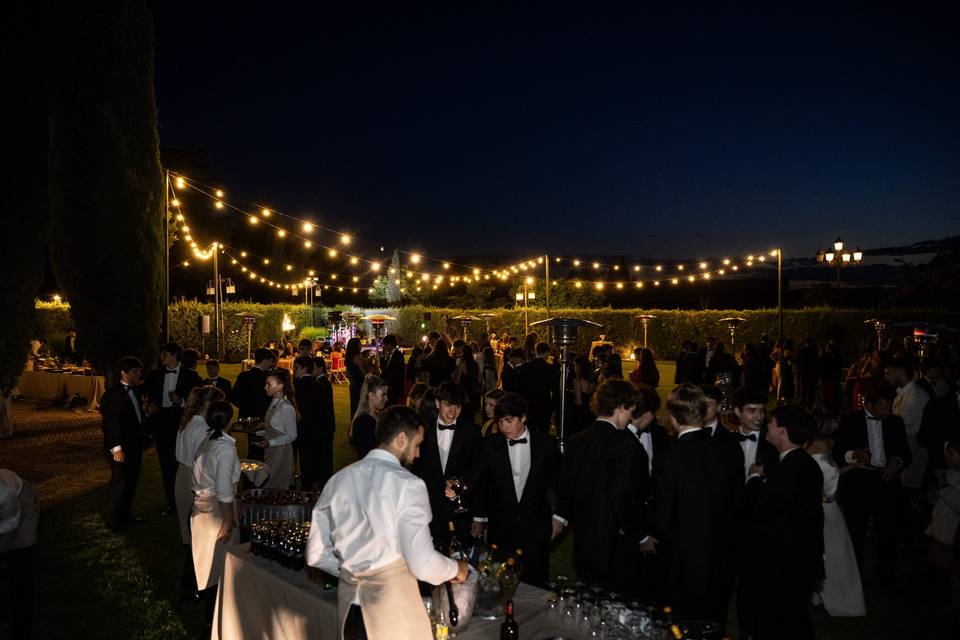 Cocktail en jardín de noche
