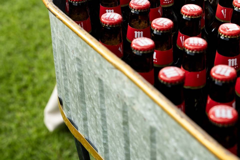 Detalle latón cervezas