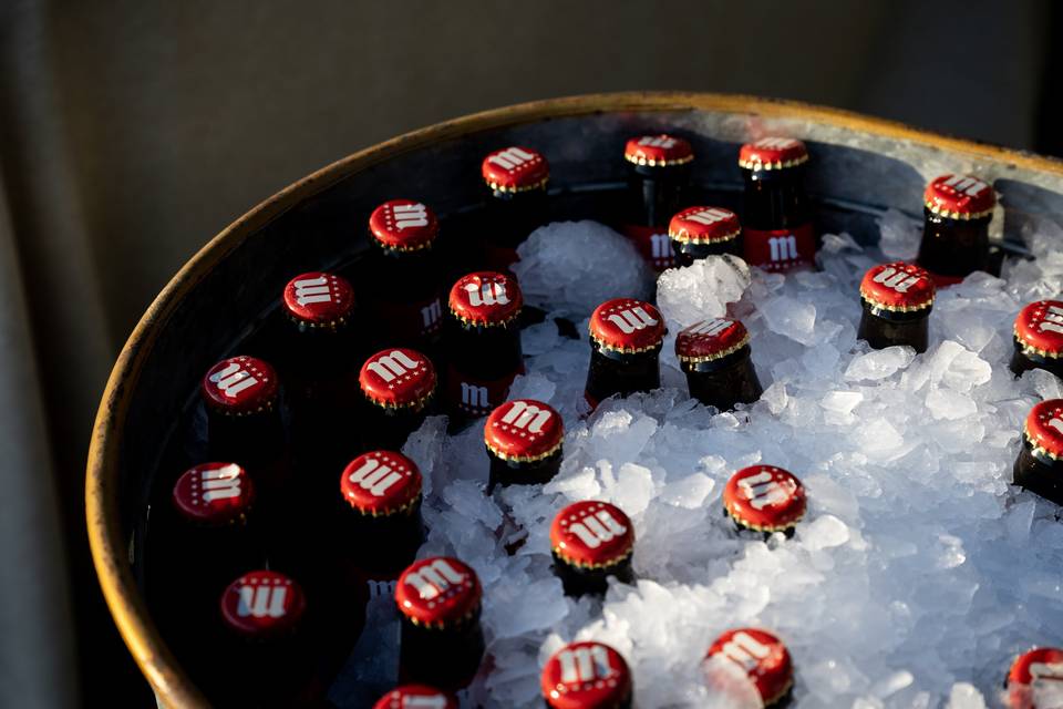 Detalle latón cervezas
