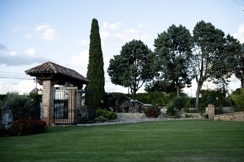 Entrada al jardín