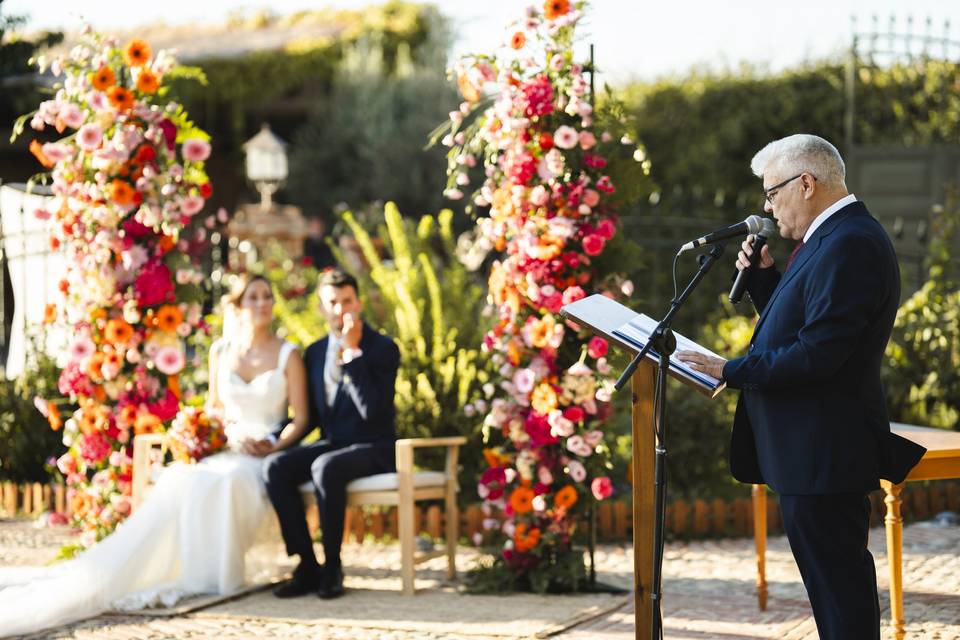 Detalle arco floral ceremonia
