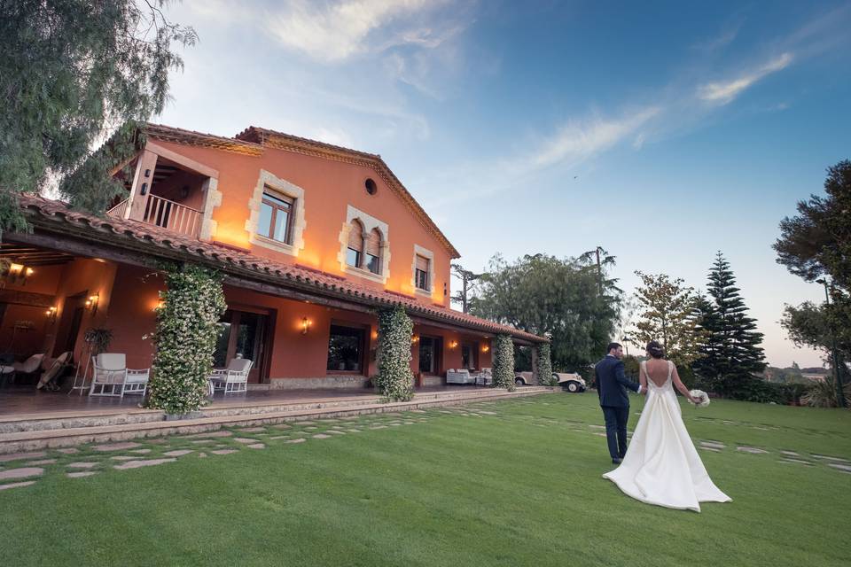 Novios en el jardín