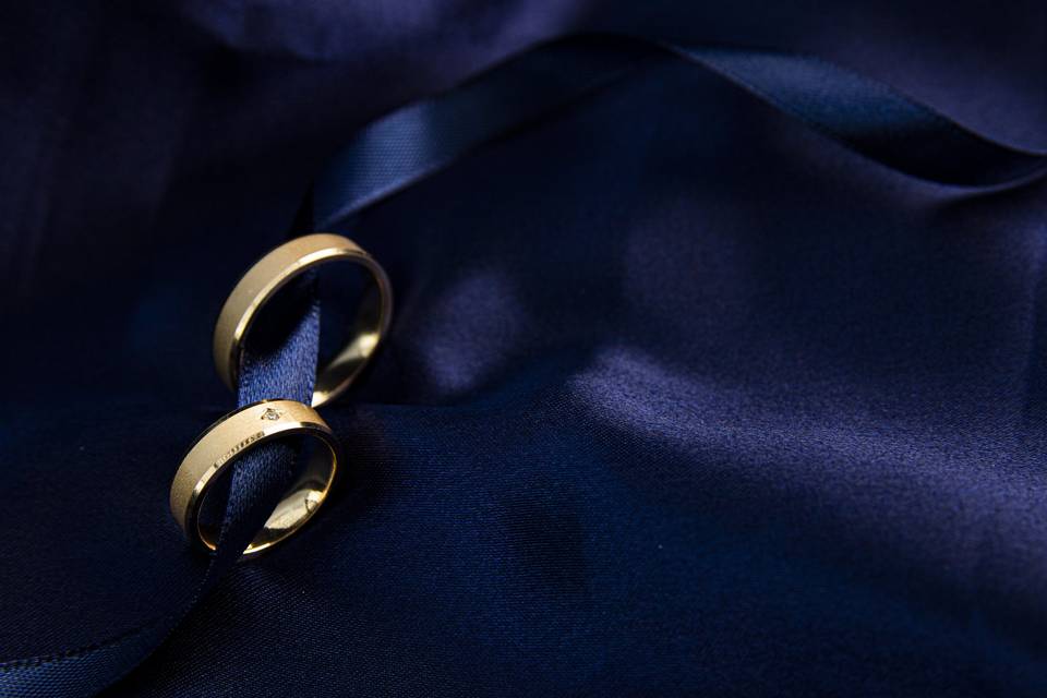 Alianzas de oro amarillo