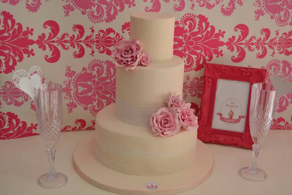 Tarta de boda  con rosas