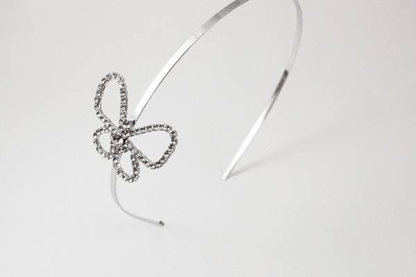 Diadema con mariposa de strass