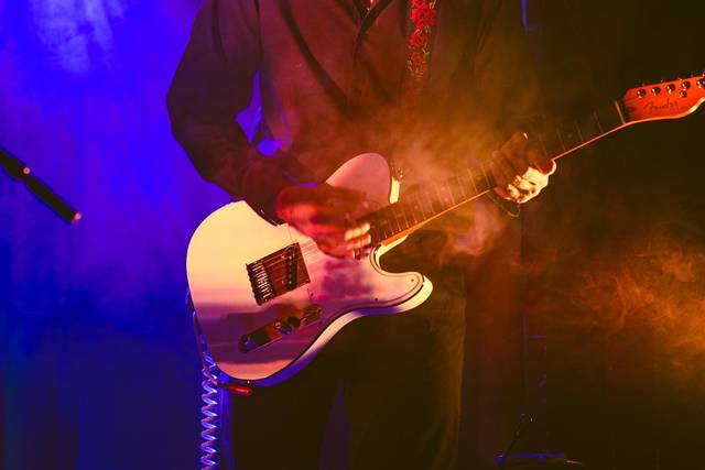 Adrián (guitarrista)