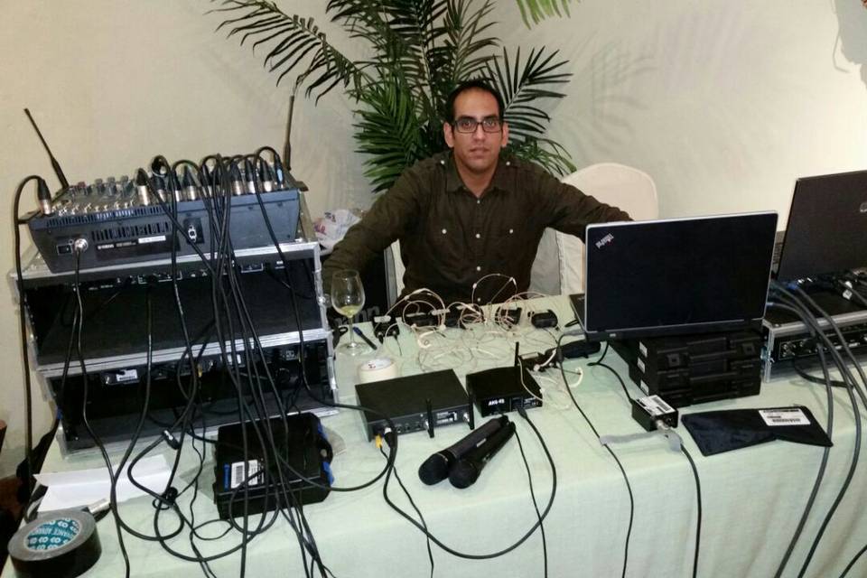 Fabián control audiovisuales