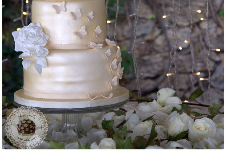 Butterflies&roses weddincake