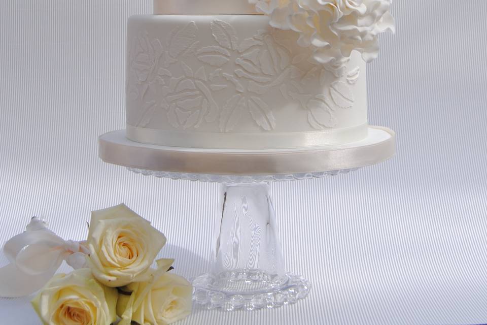 Pure white weddin cake