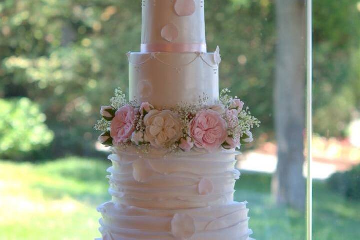Romantic Roses Wedding cake