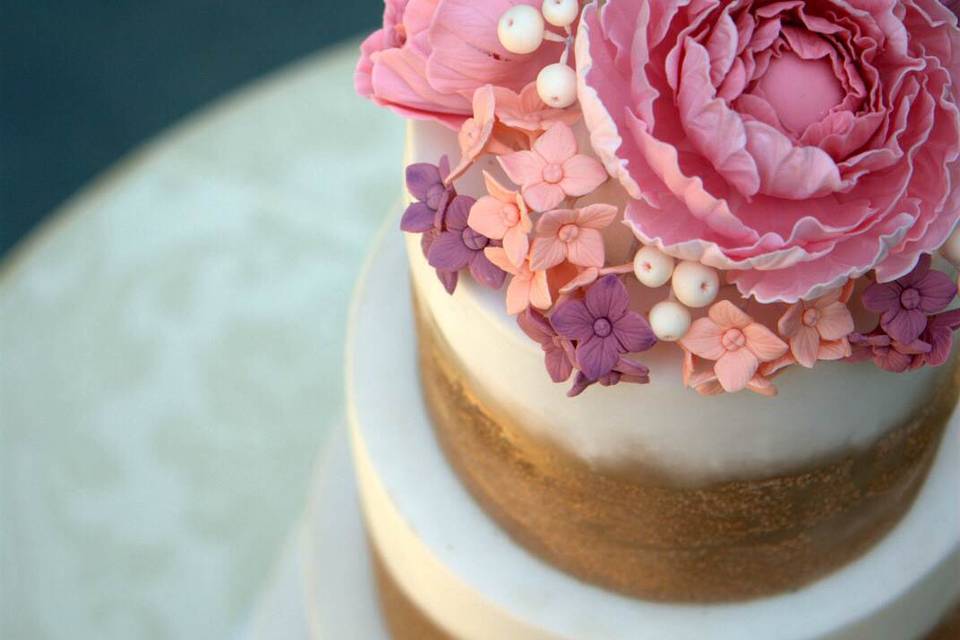 Peony & Gold Wedding cake