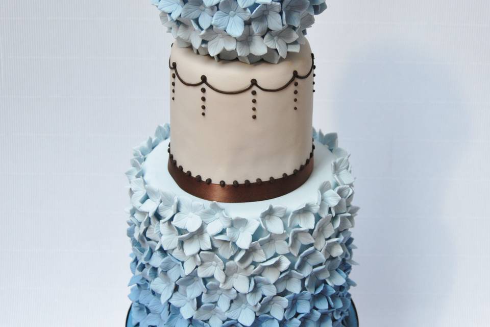 Sweet daisy wedding cake
