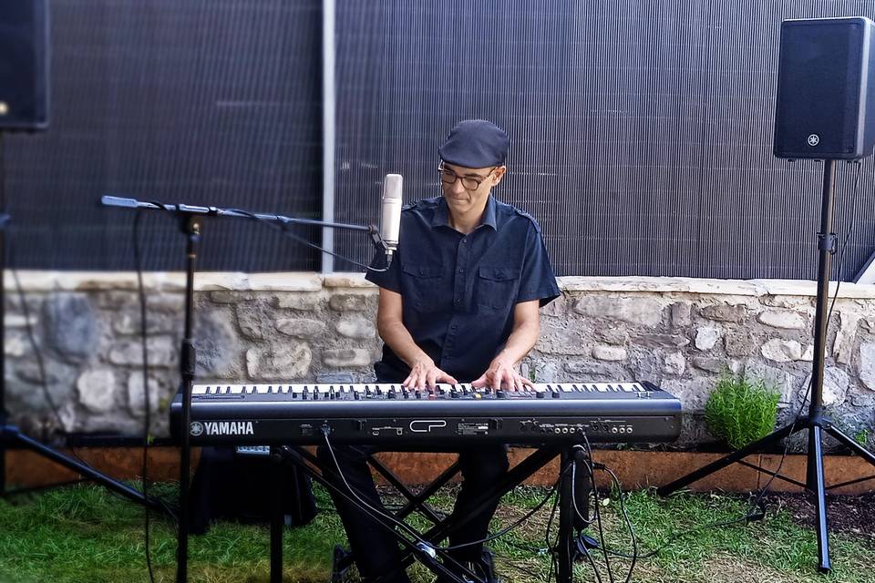 Xavier Canelles - Pianista y cantante