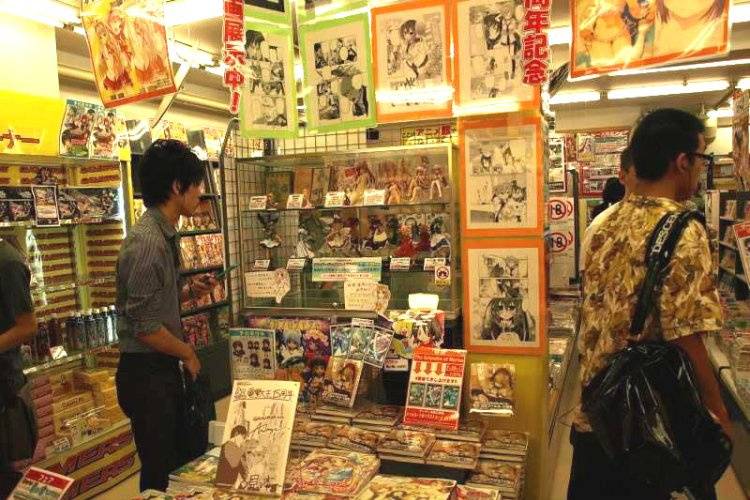 Interior de tienda de manga anime