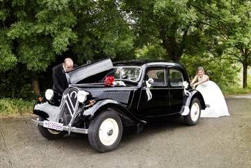 Con el coche de boda