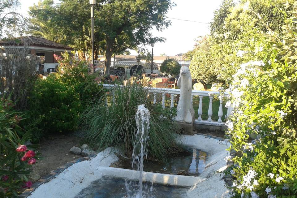 Fuente y río