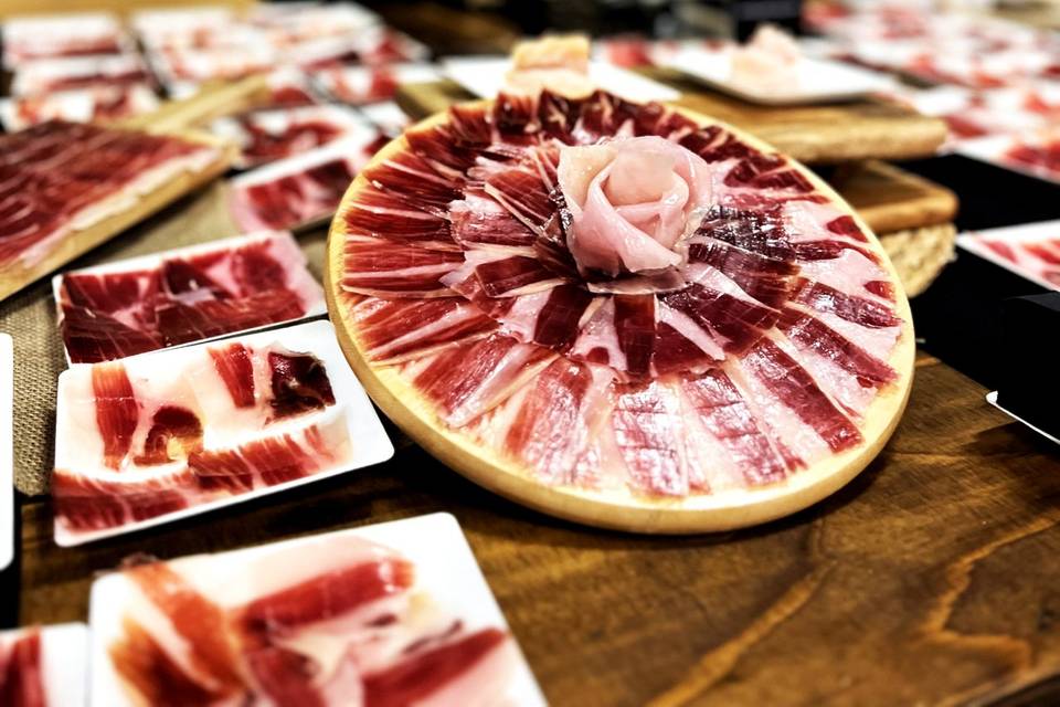 Mesa de jamón en evento