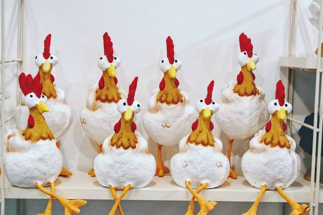 Gallinas de cartón piedra