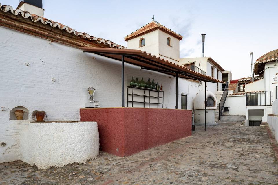 Entrada restaurante y patio