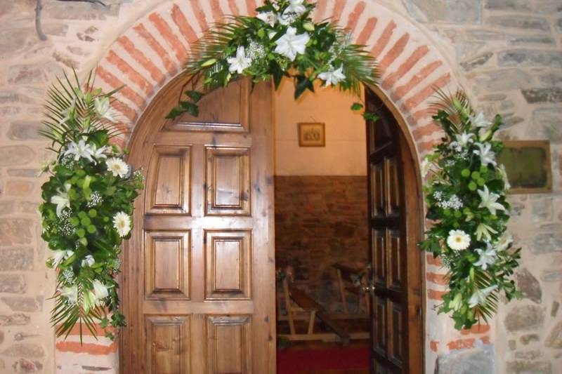 Decoración entrada de la iglesia