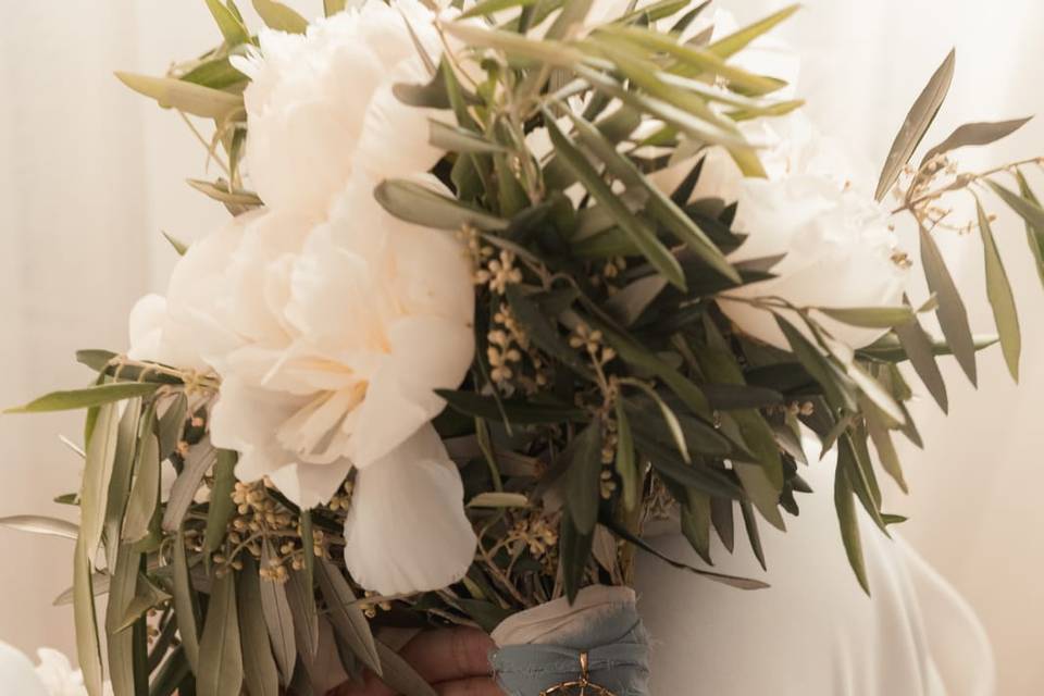 Ramo olivo y peonias