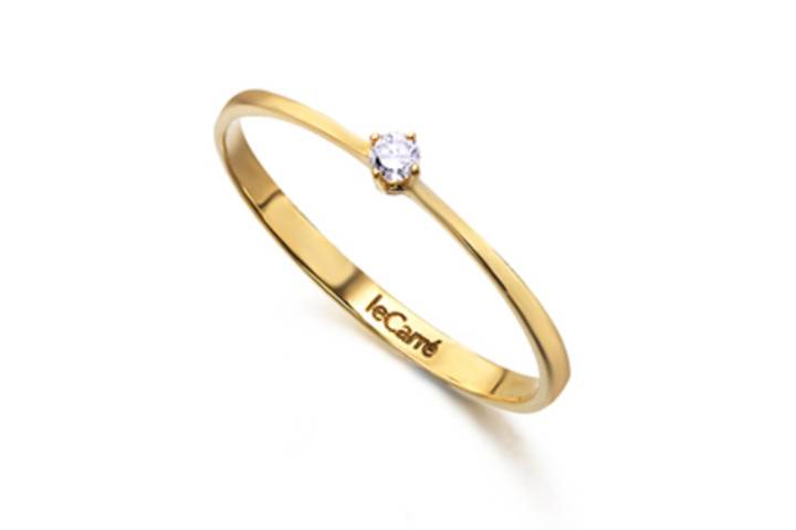 Anillo de oro y diamante