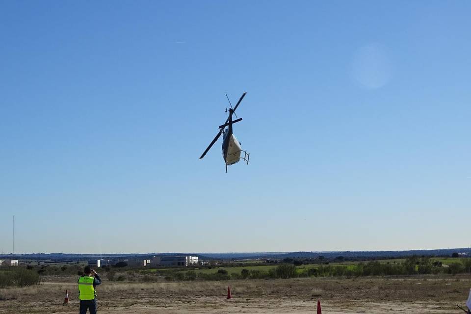 Helicóptero despegando