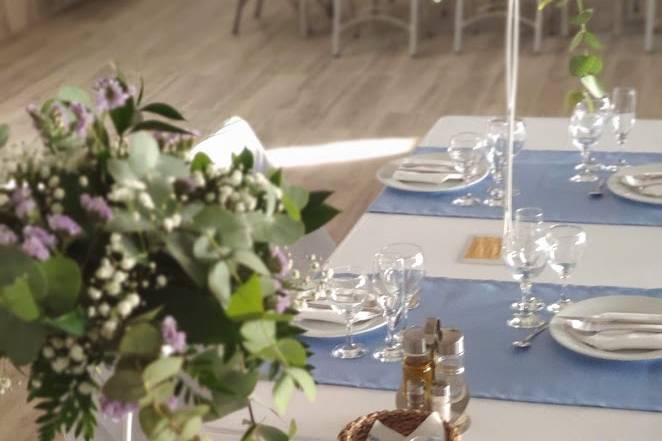 Montaje mesa salón de eventos