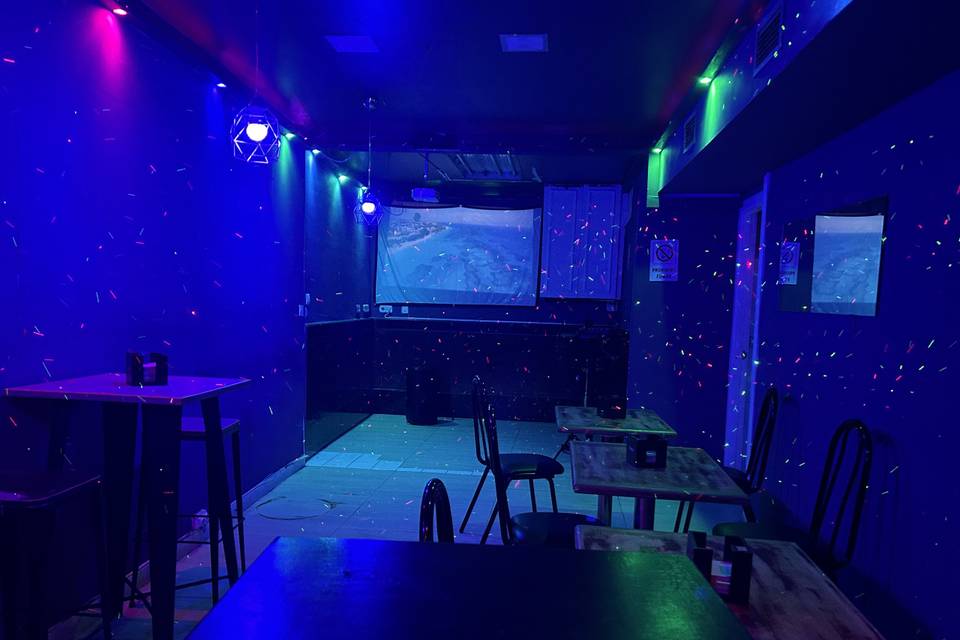 Salón VIP con karaoke