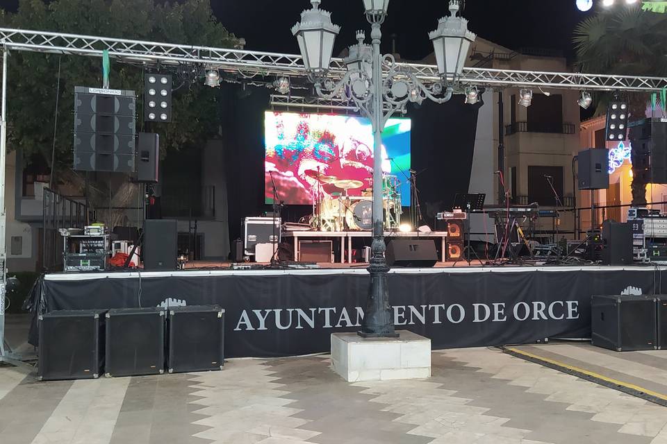 Line Array con pantalla 24.000