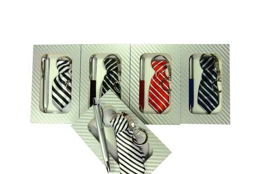 Set corbata llavero, boli y caja