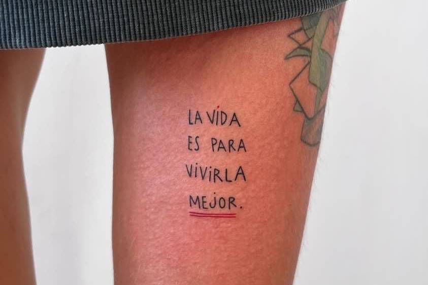 Mini tattoo con letras