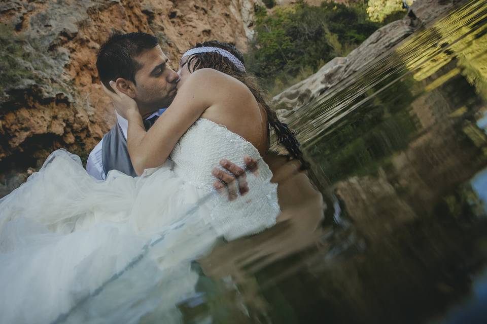 Postboda en el agua