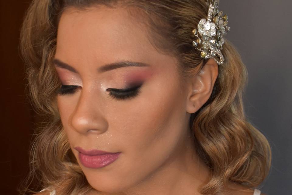 Maquillaje y peinado de novia