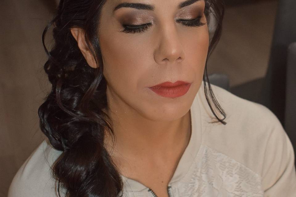 Maquillaje y peinado de novia