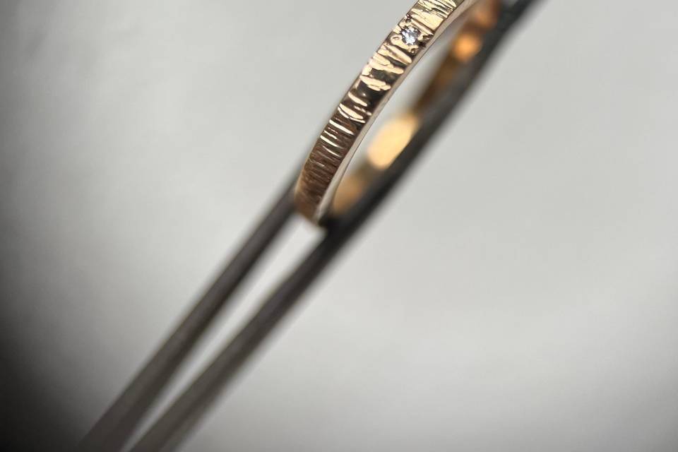 Alianza oro, martillada