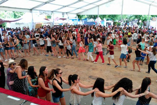 PÚBLICO BAILANDO CON NOSOTROS