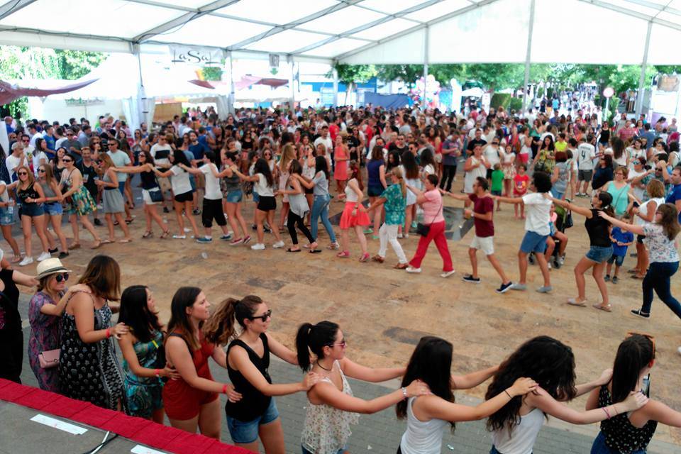 PÚBLICO BAILANDO CON NOSOTROS