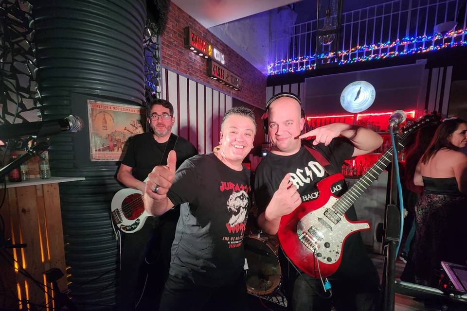 CU4TRO CB Live!