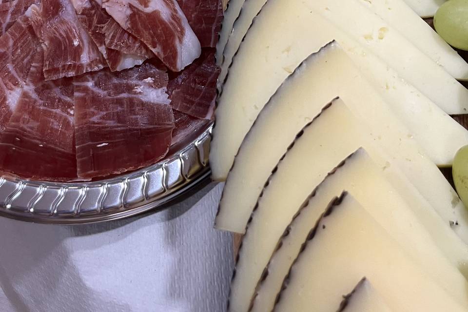 Buffet quesos y jamón