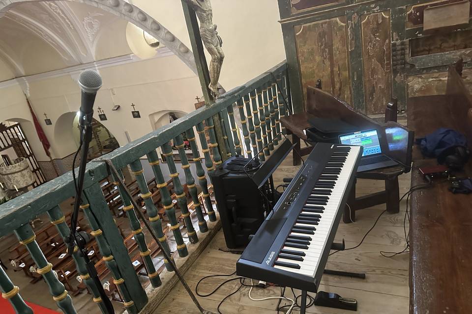 Piano y equipo de música