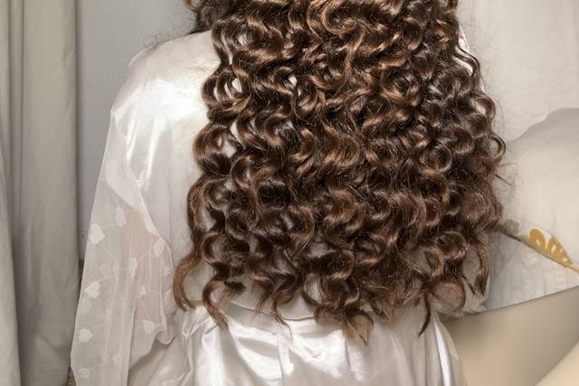 Semi recogido pelo rizado