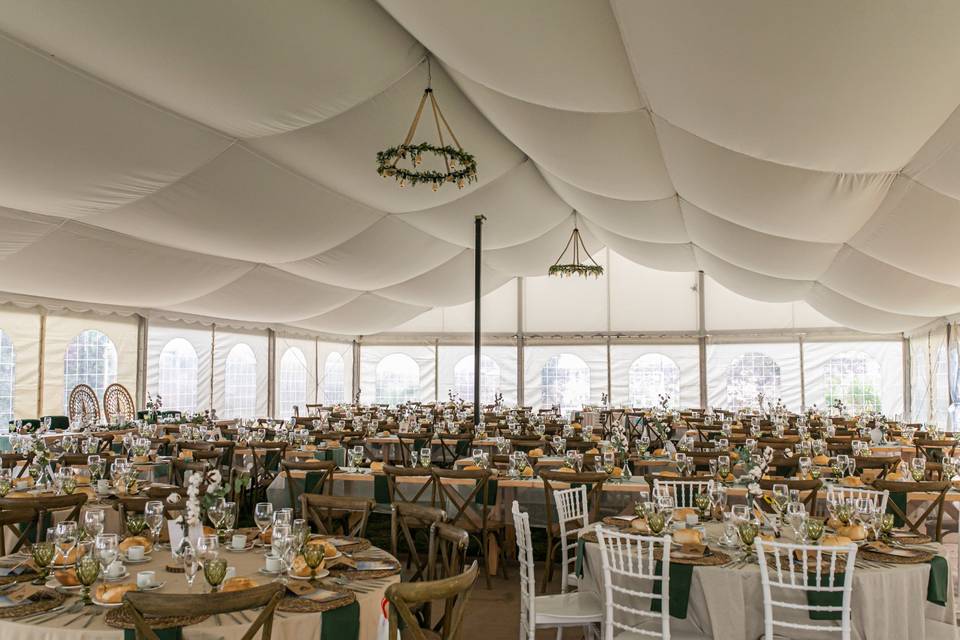 Boda en carpa con ventana inglesa