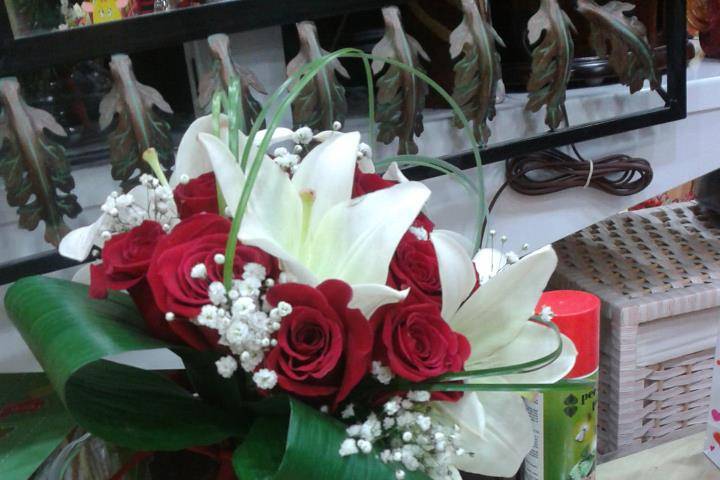 Bouquet de rosas y lilium