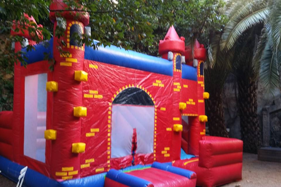 Hinchable castillo rojo