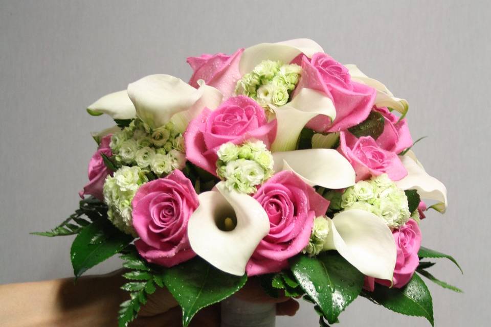 Bouquet calas y rosas