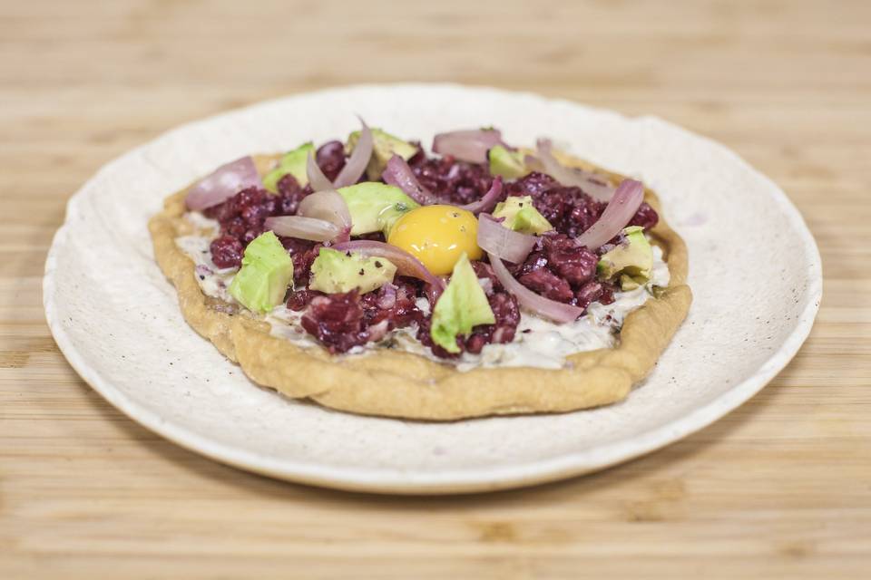 Pita de encurtidos y aguacate