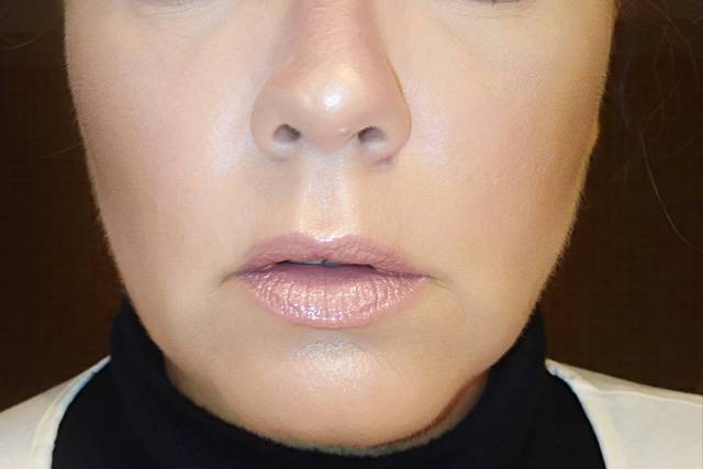 Ojos ahumados y labios nude