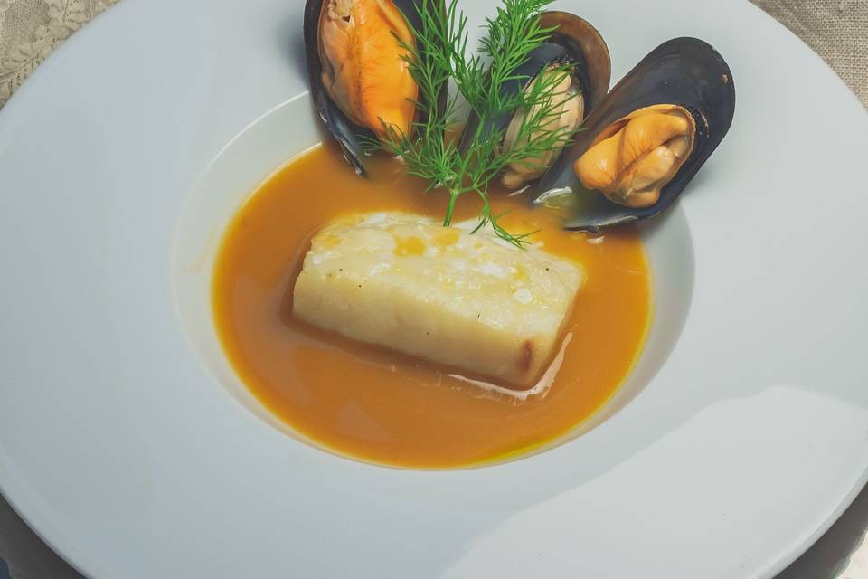 Bacalao y salsa de mejillones